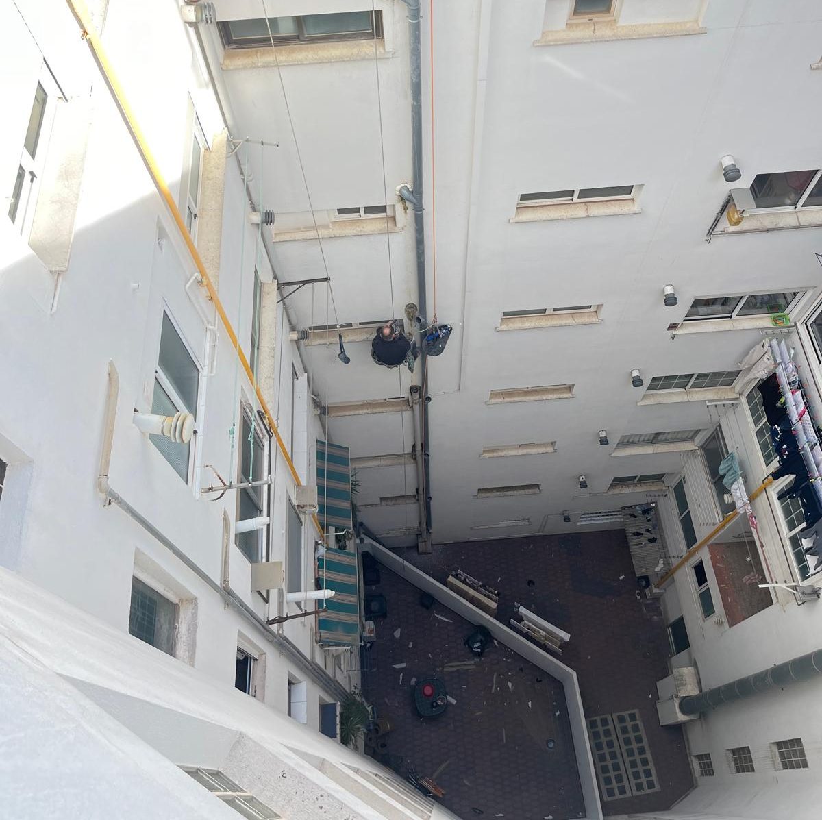 Restauración de patios de luces en Valencia con trabajos verticales