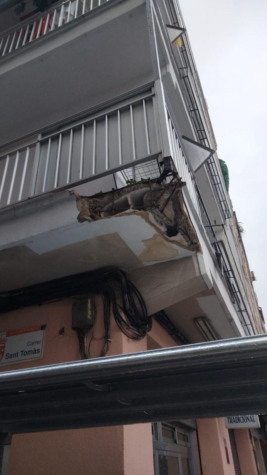 Reparación de grietas en fachada de edificio en Valencia